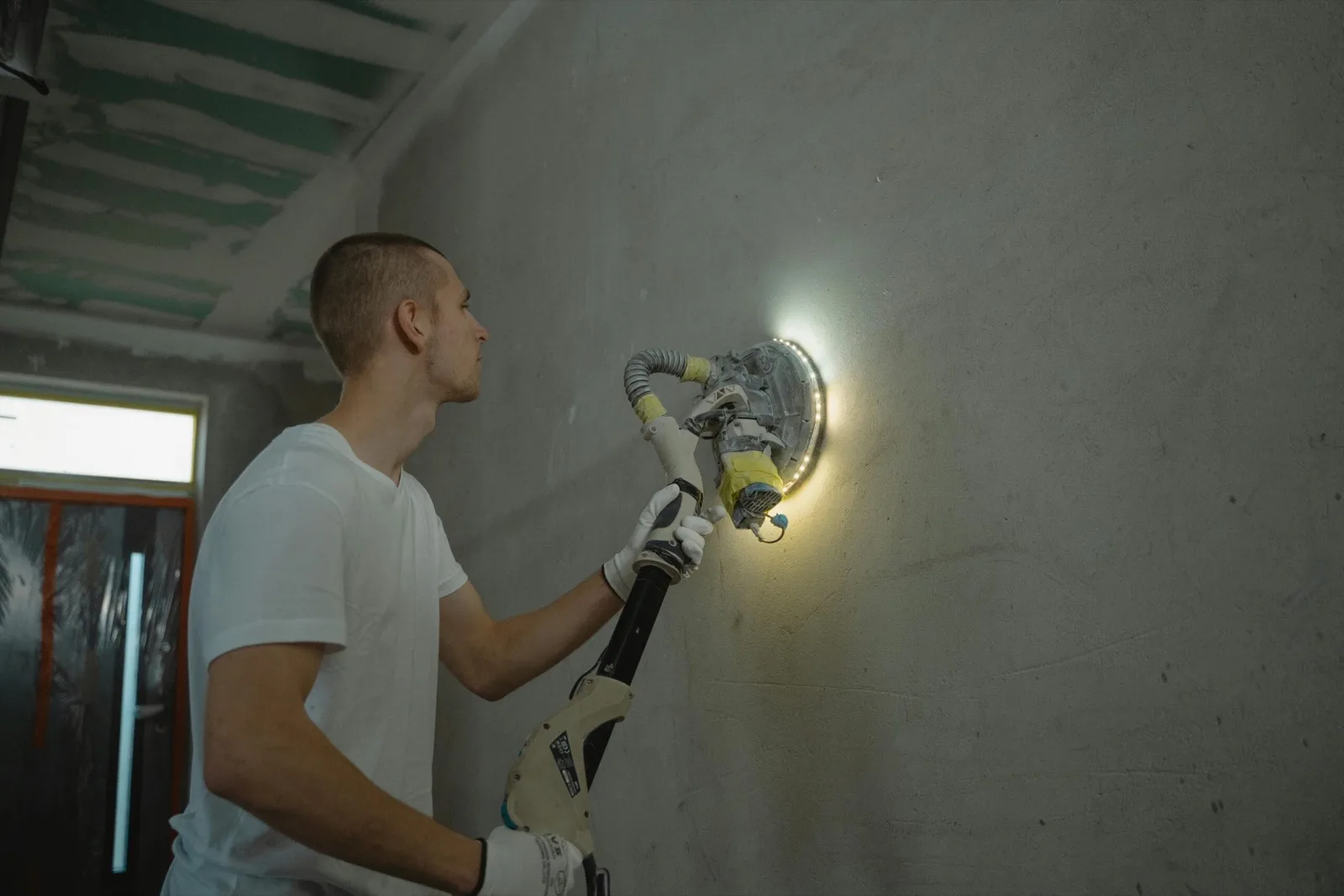 Hand Sanding vs. Power Sanding: Knowing Their Pros and Cons